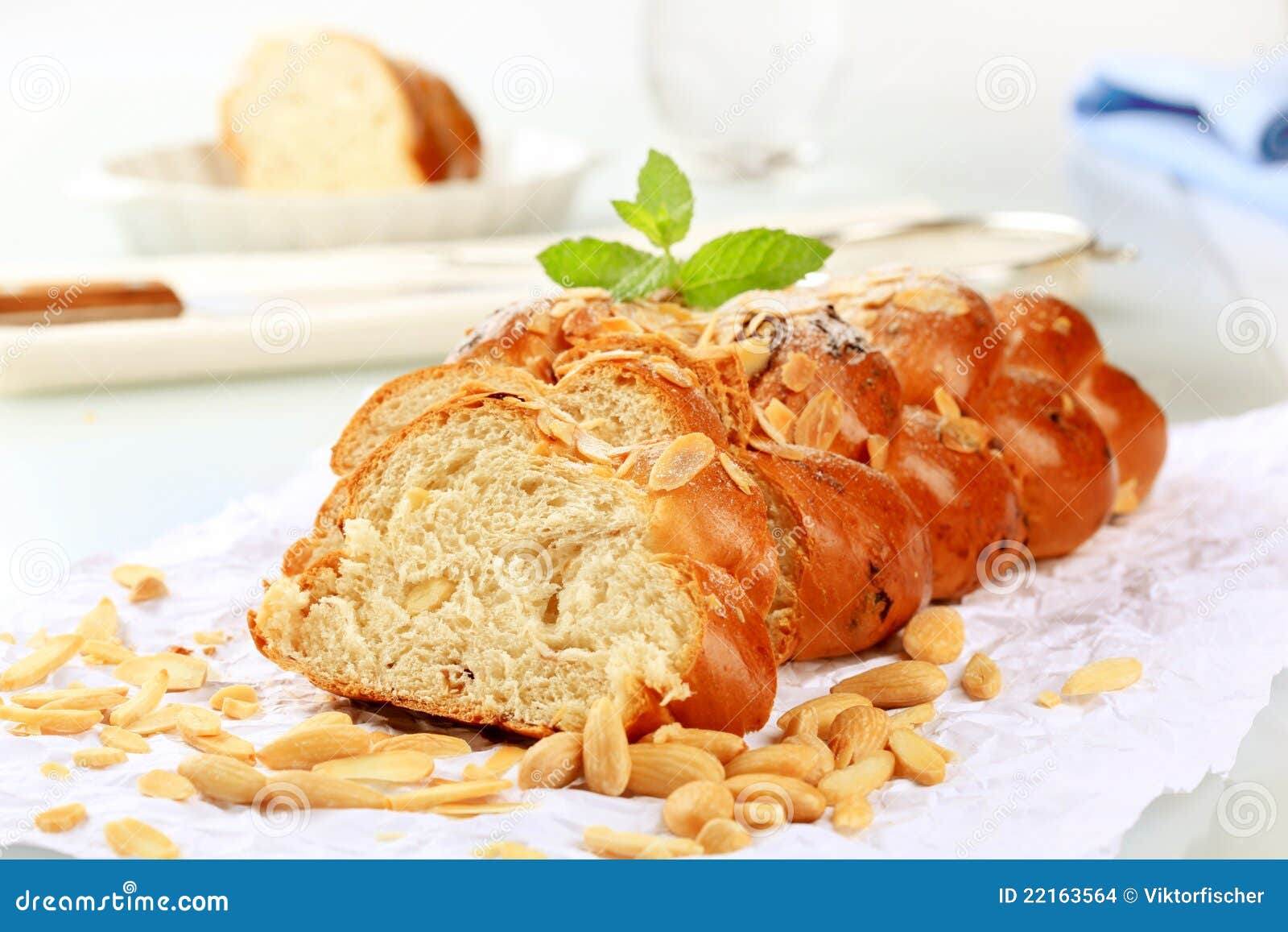 Pane intrecciato dolce fotografia stock. Immagine di torta - 22163564