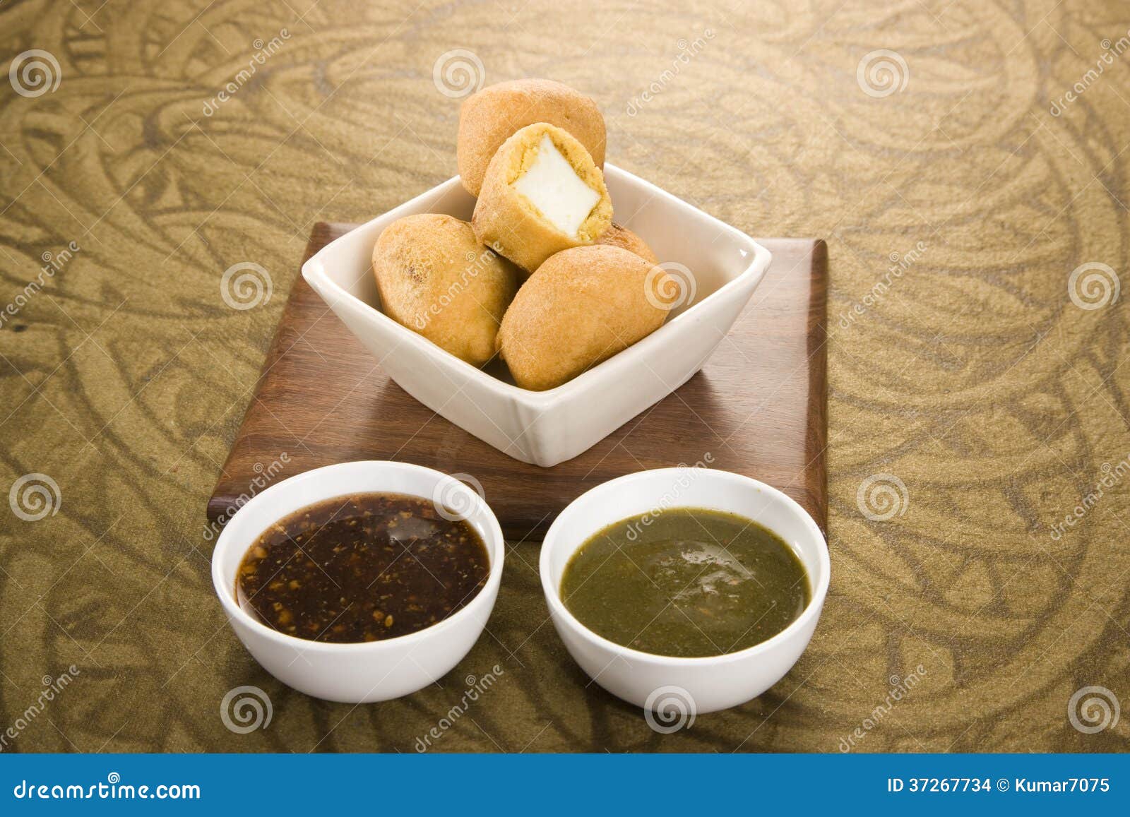 Paneer Pakora mit Chutney stockfoto. Bild von chutney - 37267734