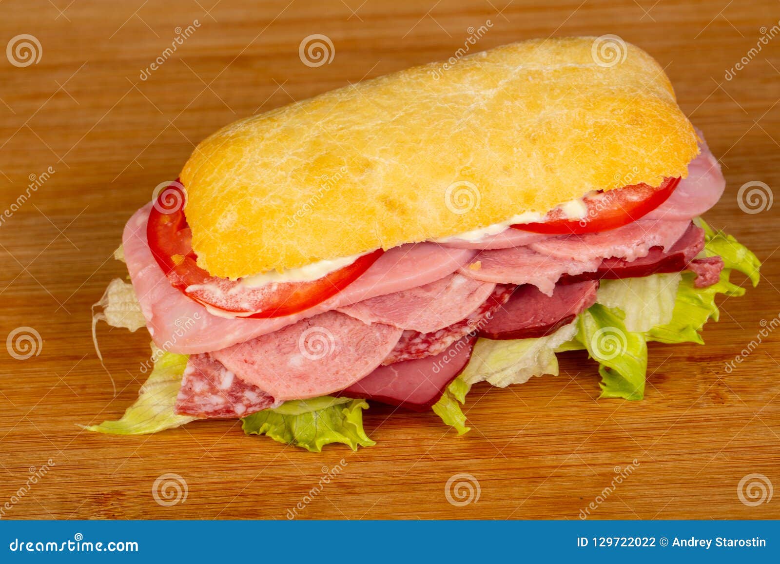 Panini Mit Schinken Und Wurst Stockfoto - Bild von wurst, sandwiche ... Panini Mit Schinken Und Wurst Stockfoto - Bild von wurst, sandwiche ...