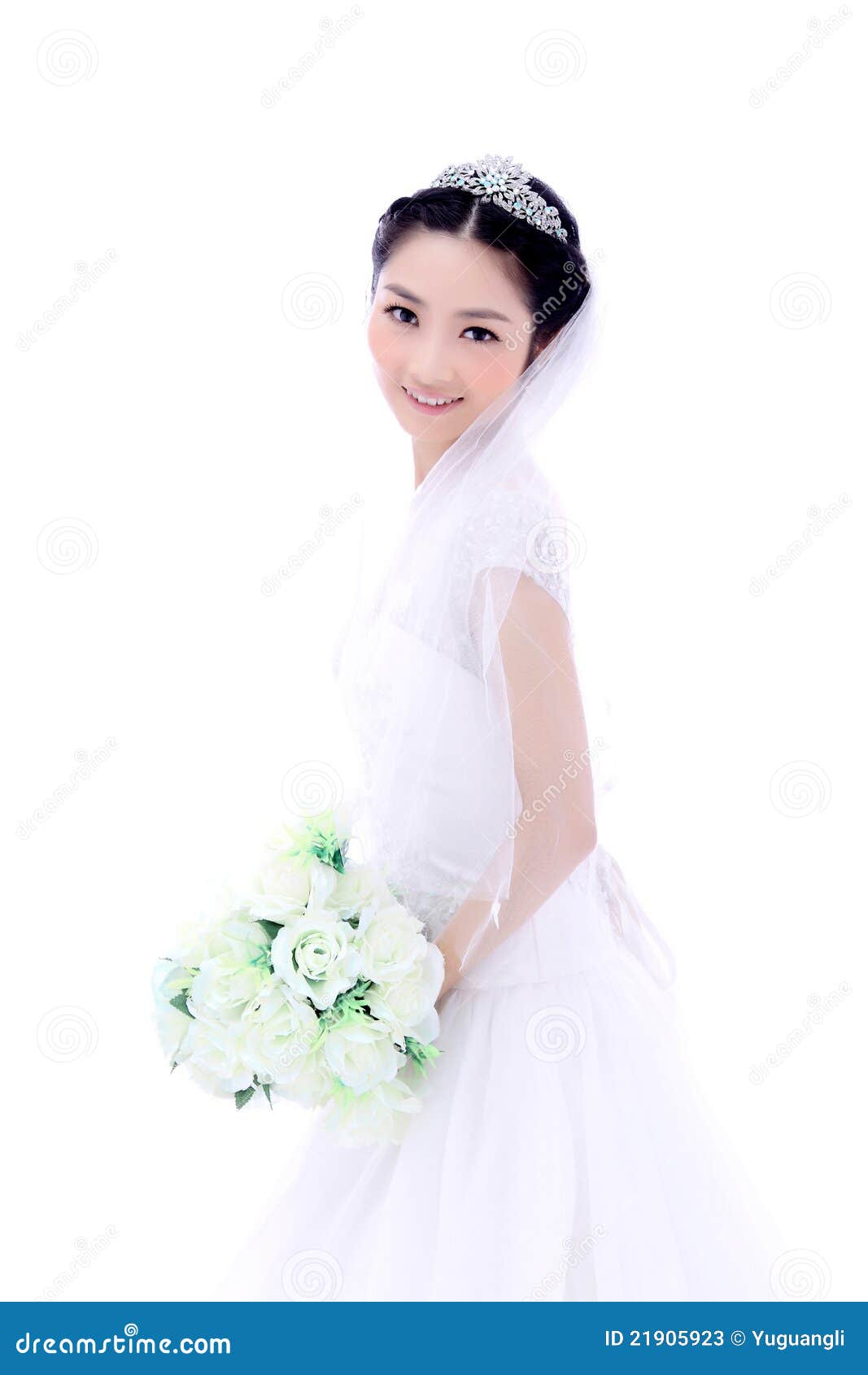 Panna młoda z kwiatami. Panna młoda target657_0_ jedwabiu smokingowego mienia pięknego bukiet biały róże