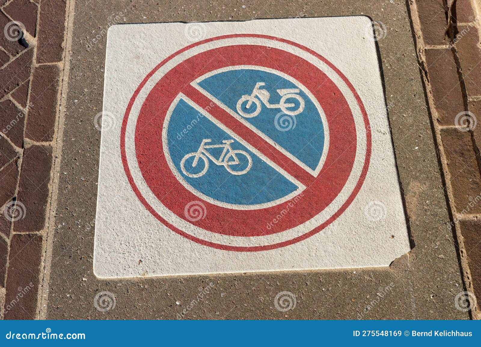 Panneau D'interdiction De La Bicyclette Et De La Moto Image stock