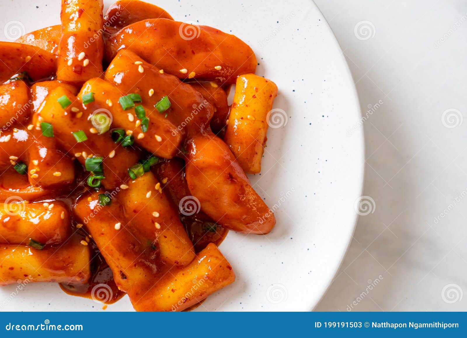 Pannocchia Coreana Con Salsiccia in Salsa Piccante - Tteokbokki Immagine  Stock - Immagine di cucina, cottura: 199191503