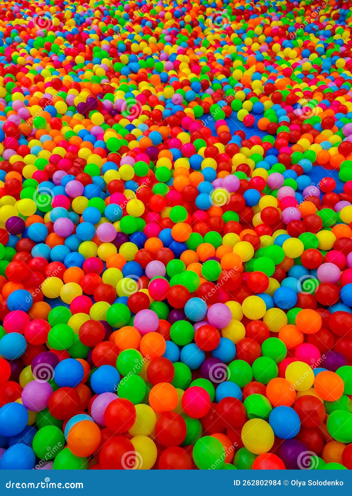 Bolas coloridas brilhantes para a piscina para jogos infantis