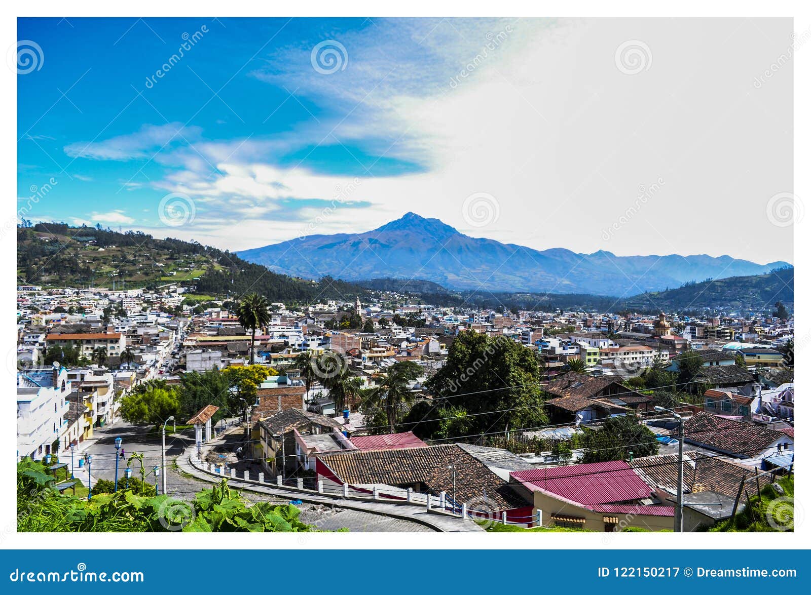 Panoramico De La Ciudad De Otavalo Imagen De Archivo Imagen De