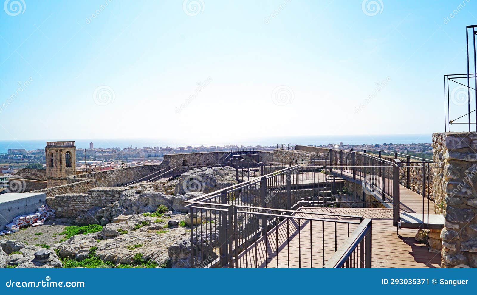 panorÃ¡mica de calafell desde el castillo de la santa creu en calafell, costa dorada, tarragona