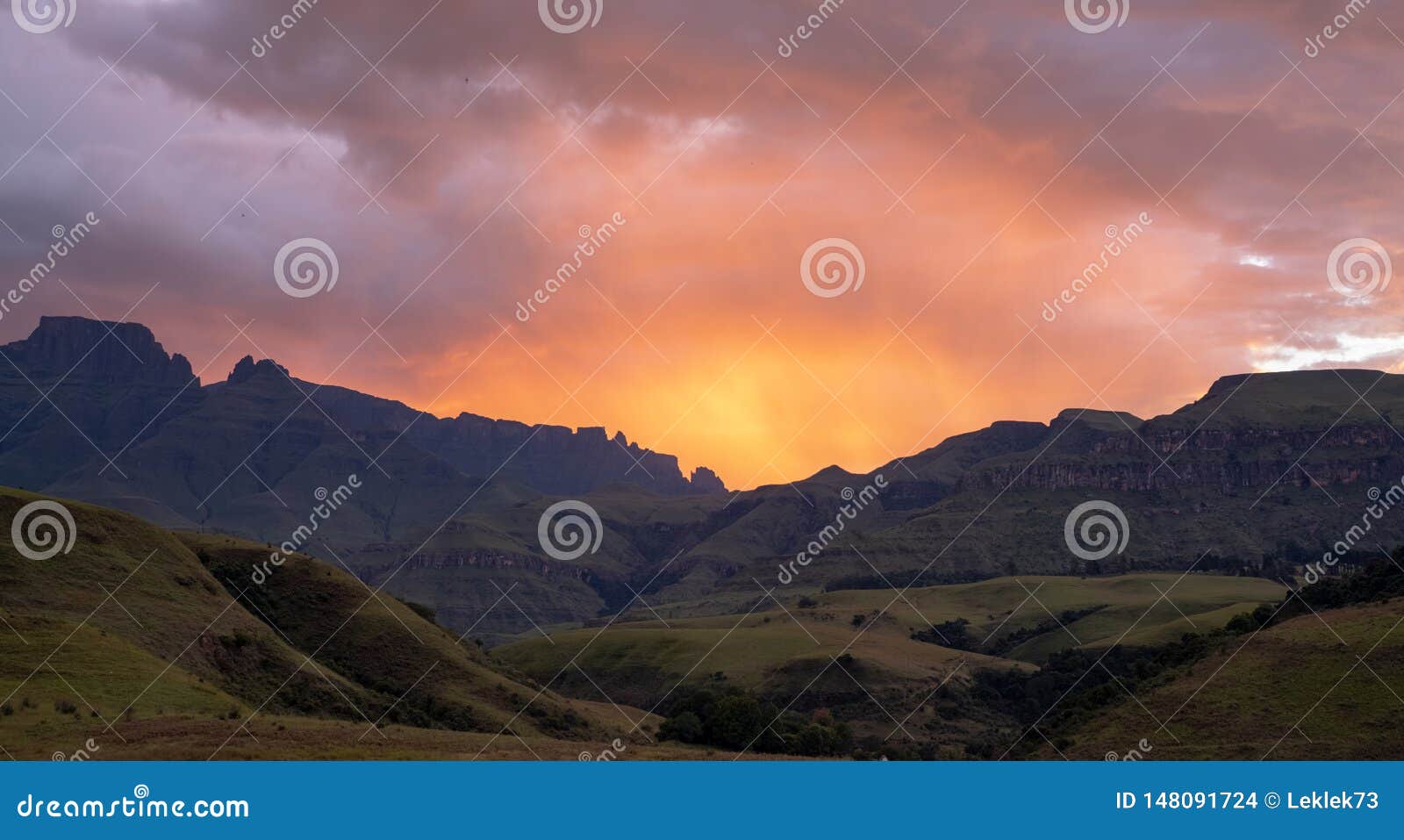 champagne valley near winterton at sunrise, forming part of the central drakensberg mountain range, kwazulu natal, south africa.