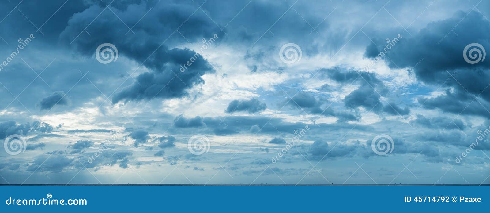 panorama of cloudy sky over the sea horizon