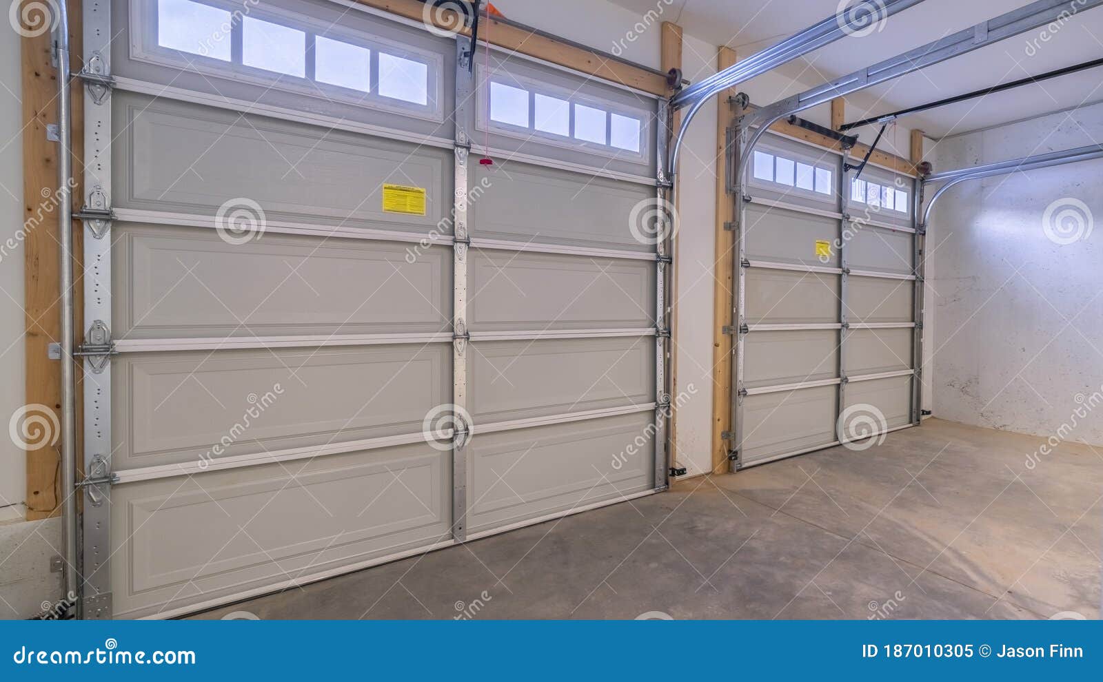 Panorama Frame Inside an Empty Closed Garage Interior Door Stock Image -  Image of residence, house: 187010305, image size:1600x990