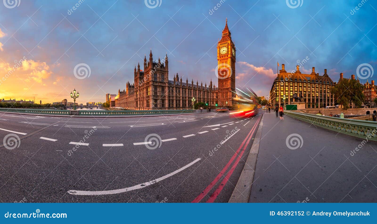 Panorama of Queen Elizabeth Clock Tower and Westminster Palace Stock ...