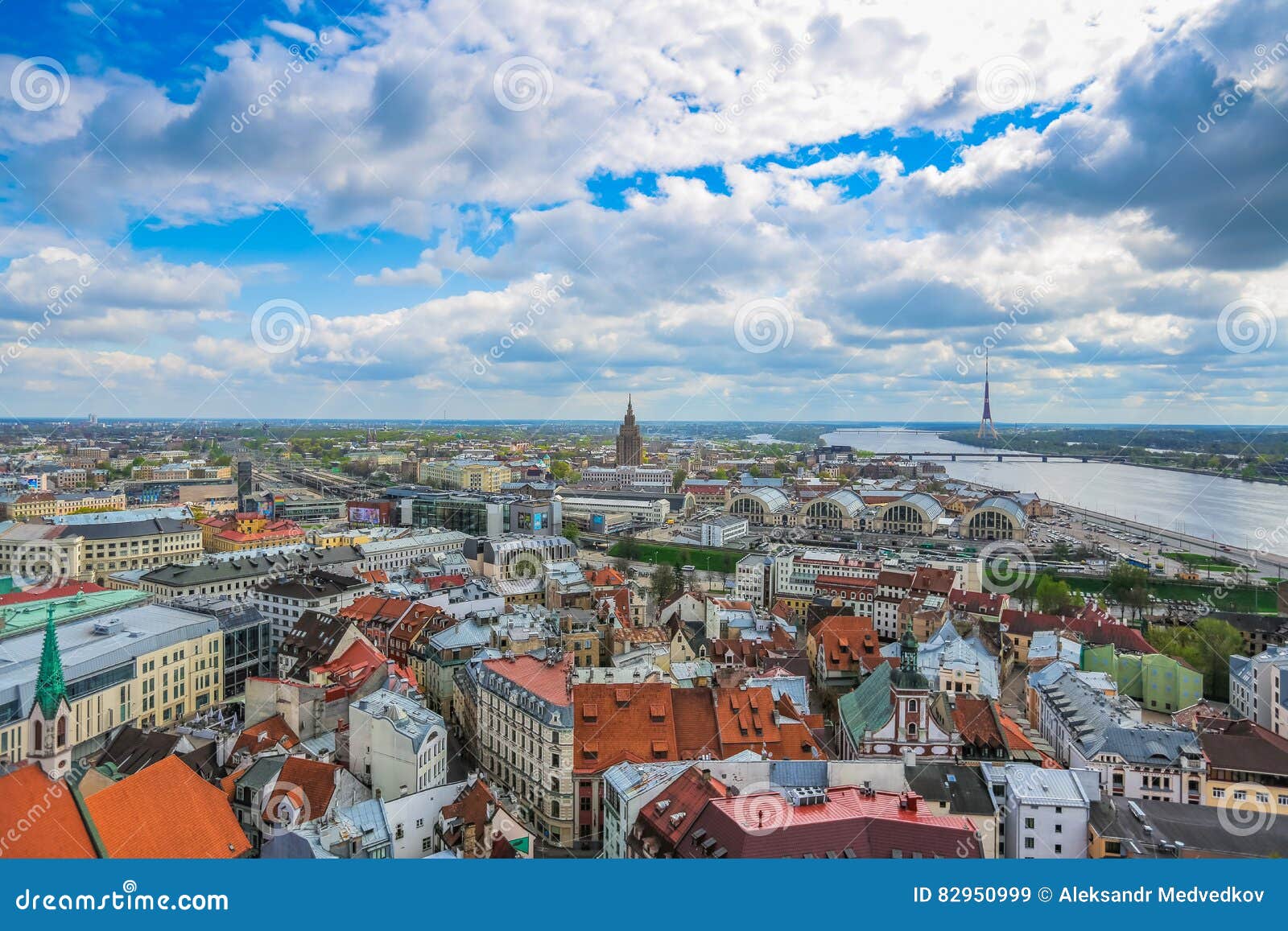 Panorama von Riga ein blauer Himmel