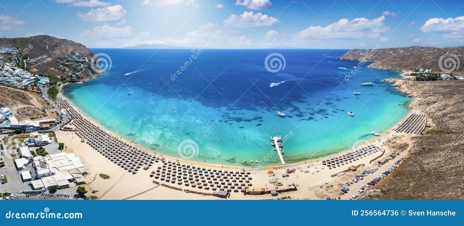 Panoramasicht Auf Den Beliebten Elia-Strand Der Insel Mykonos Stockfoto ...