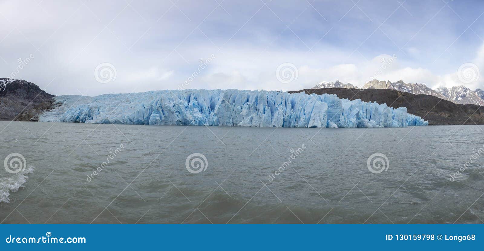 panoramic picture of glacier at lago grey
