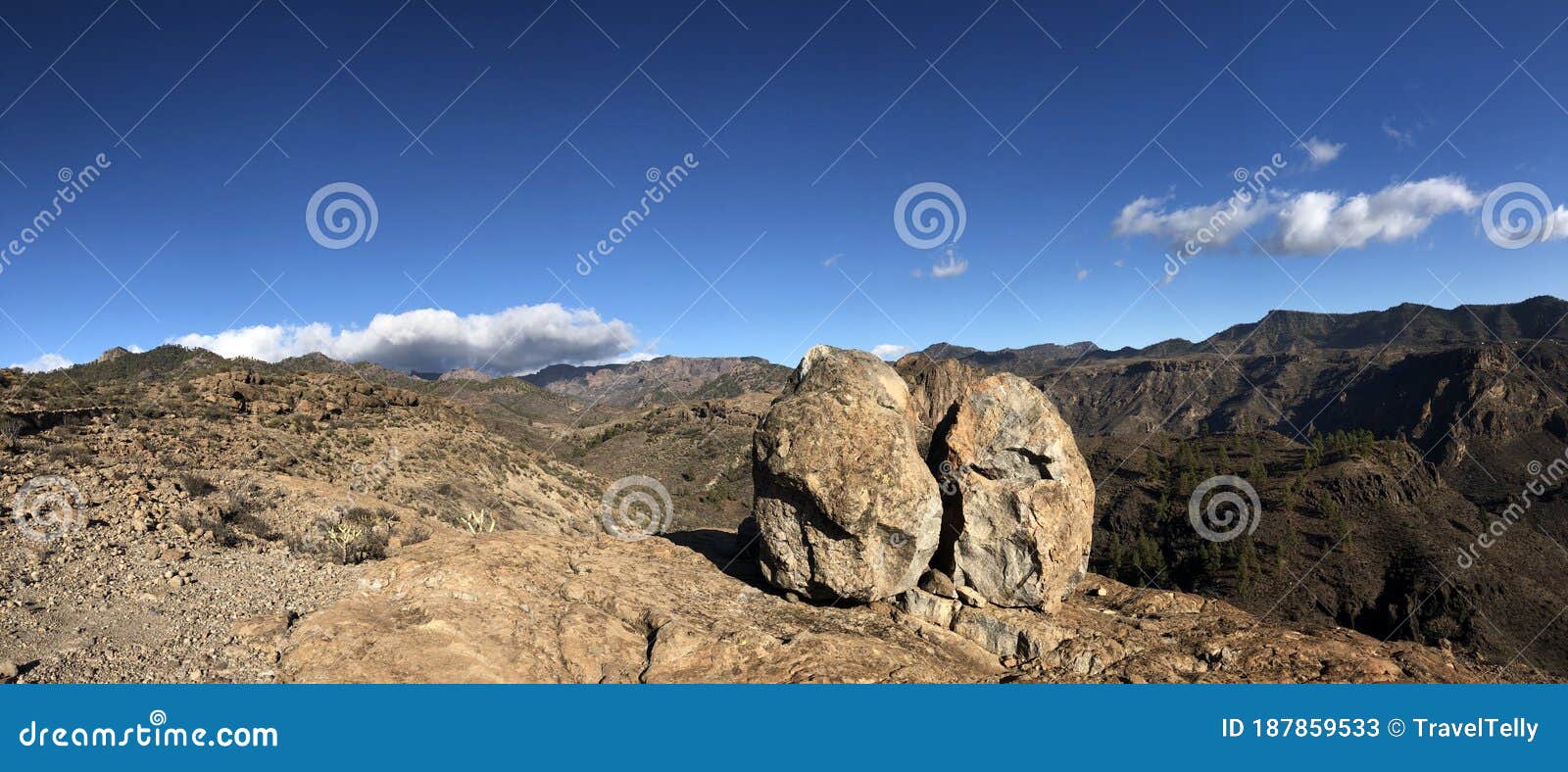 panoramic scenery around las ninas reservoir