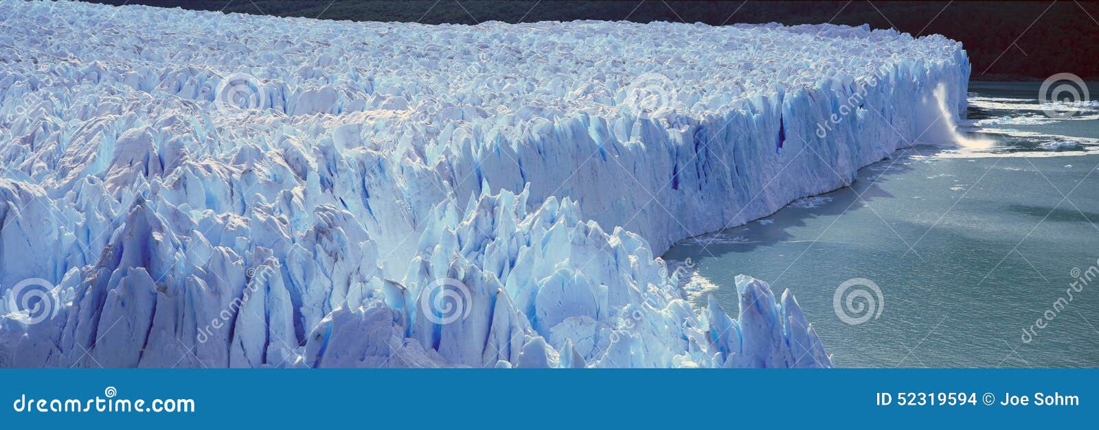 panoramic view of icy formations of perito moreno glacier at canal de tempanos in parque nacional las glaciares near el calafate,