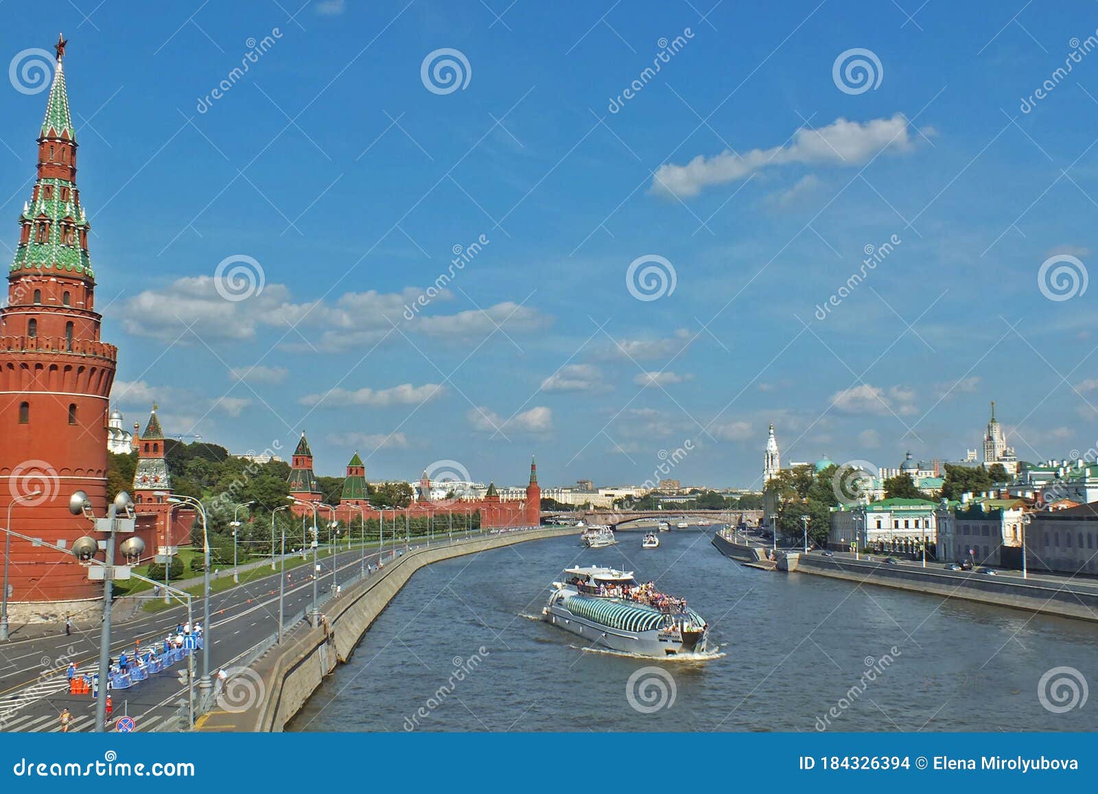 panoramic view of the kremlin wall and moskva river with boat moscow moscu russia rusia summer sunny day