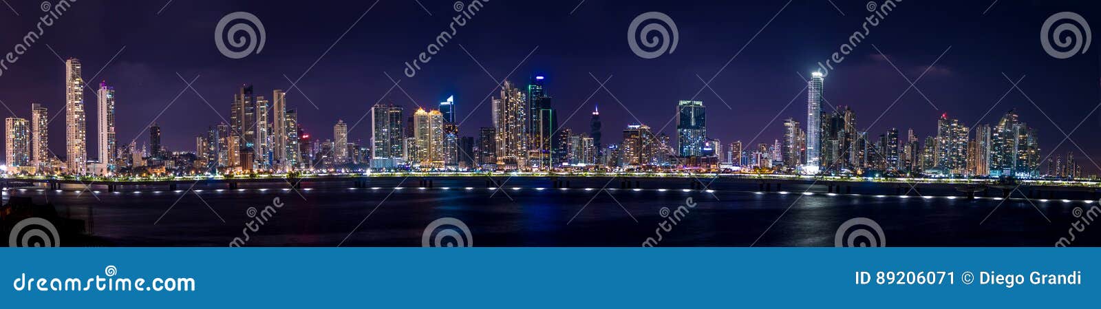 panoramic view of panama city skyline at night - panama city, panama