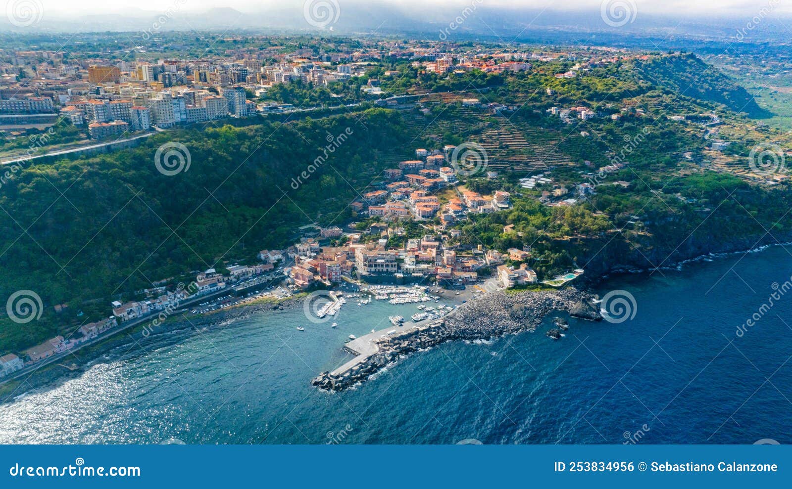 panoramica dall`alto santa maria la scala e timpa di acireale vista aerea dall`alto su santa maria la scala  con mare  e cielo blu