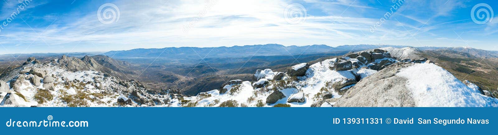 panoramica de la sierra de avila, llamado pico zapatero y de fondo la sierra de guadarrama, madrid