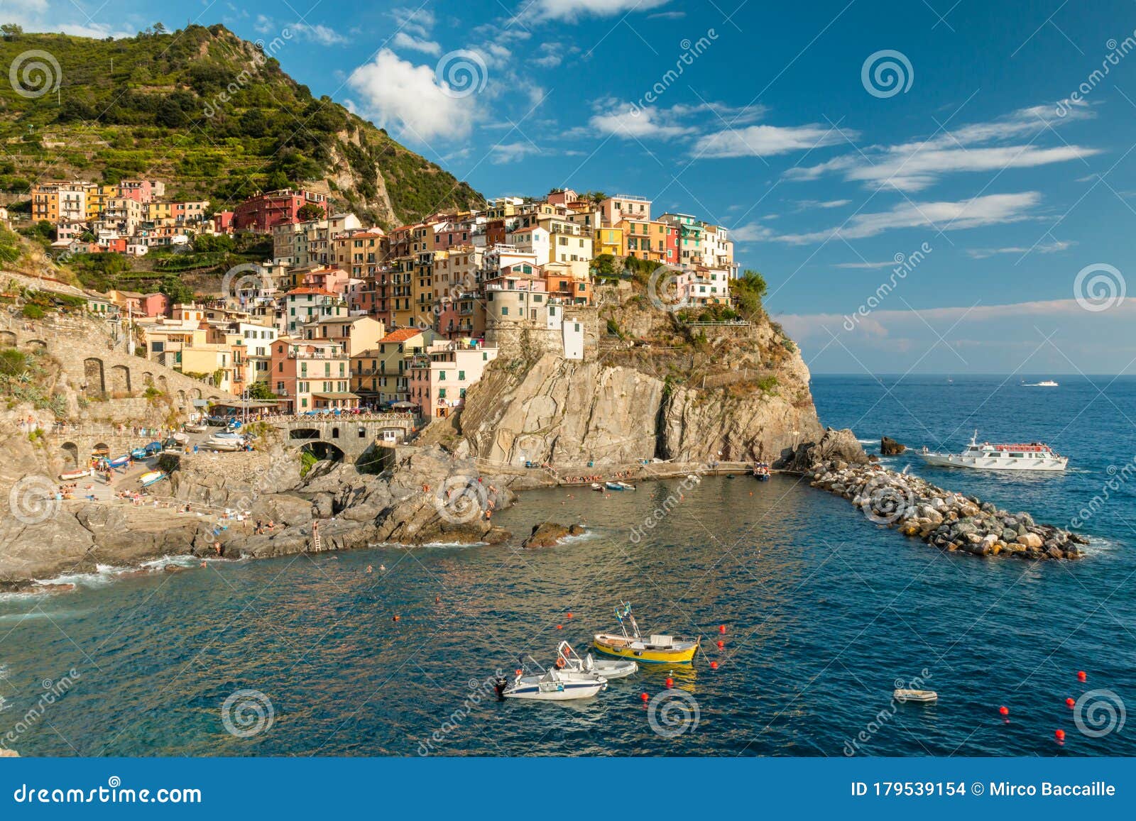 panoramica of manarola city, le cinque terre