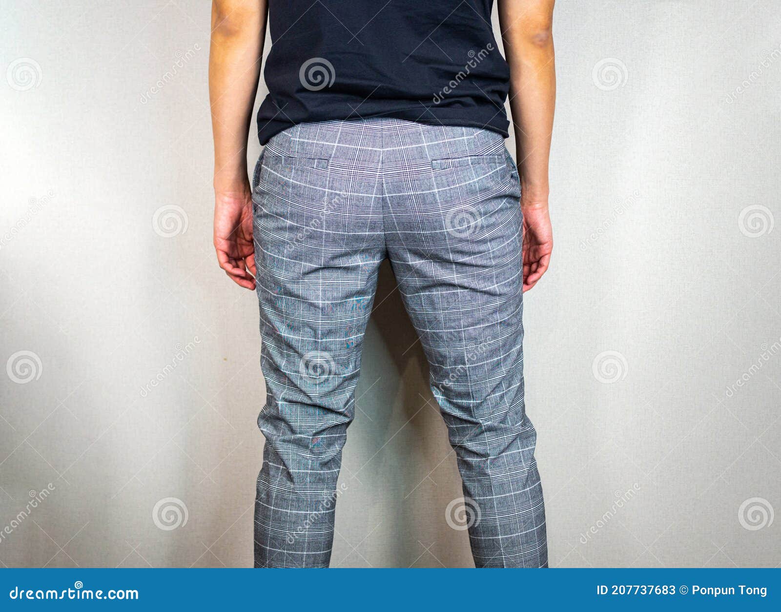 Pantalones Ajustados Hombre De Pie Volver Hacia Imagen de archivo - Imagen  de firmemente, foco: 207737683