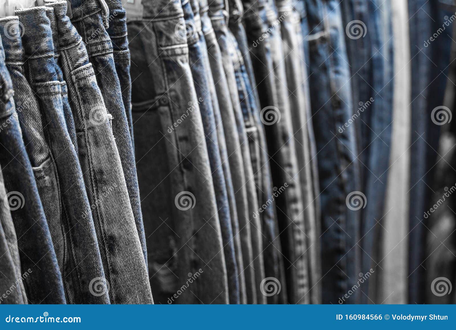Tienda de ropa tienda jeans pantalones fotografías e imágenes de