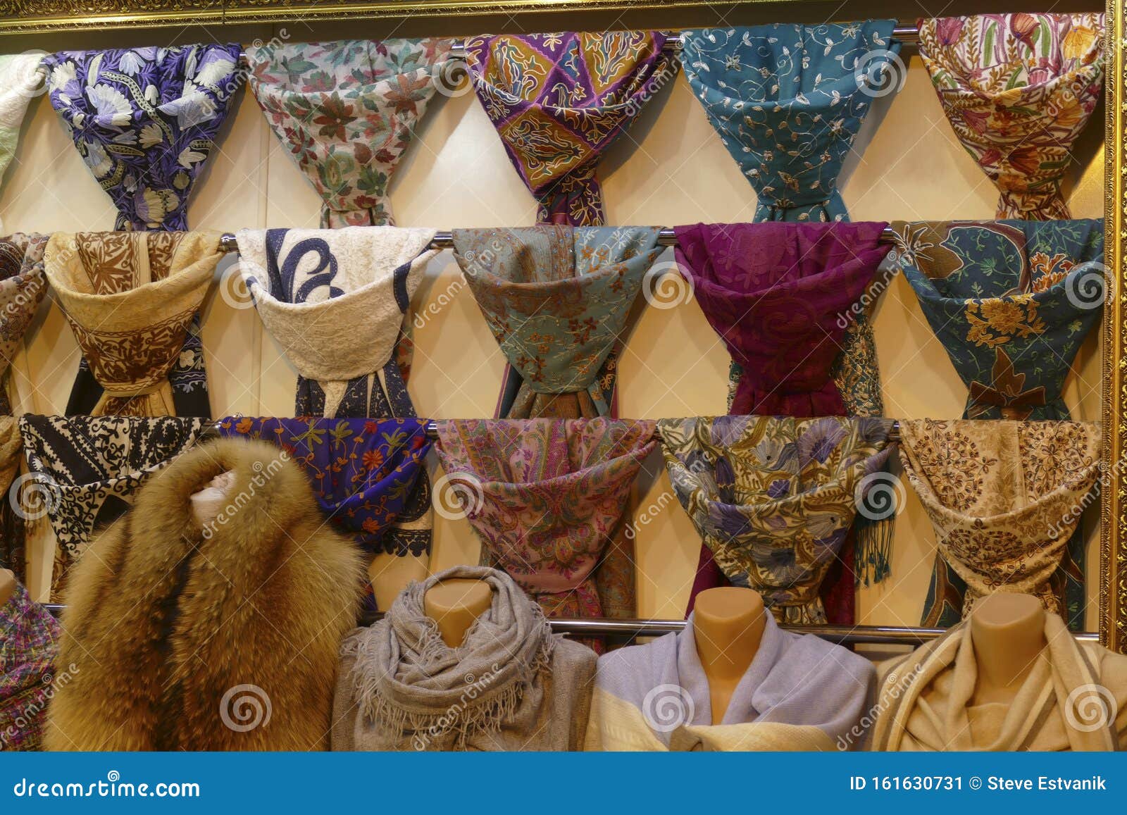 Pantalones De Seda En El Gran Bazar Imagen de archivo - Imagen de  accesorio, belleza: 161630731