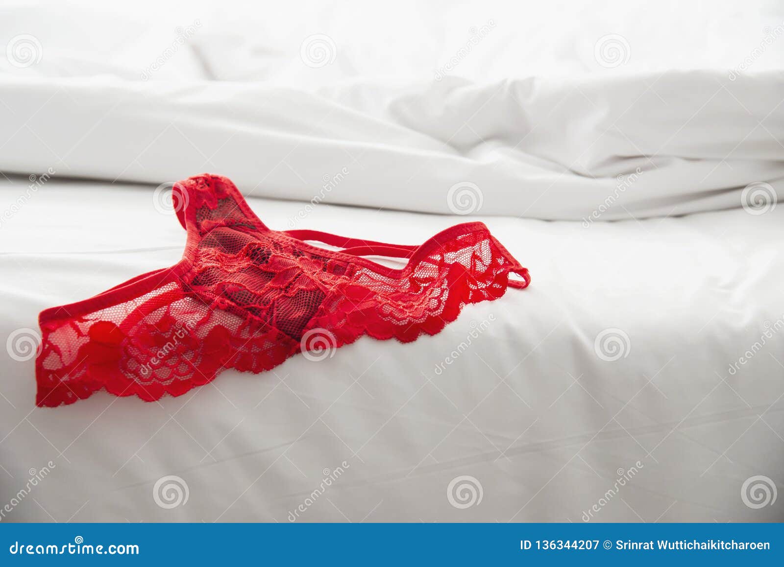 53 Red Silk Bed Sheets Stock Photos & High-res Pictures