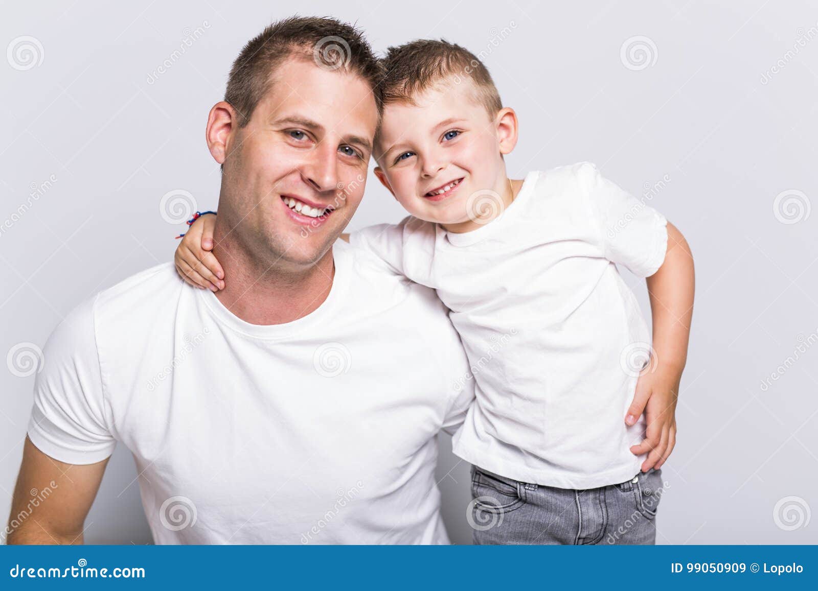 Papa avec le fils image stock. Image du masculin, beau - 99050909