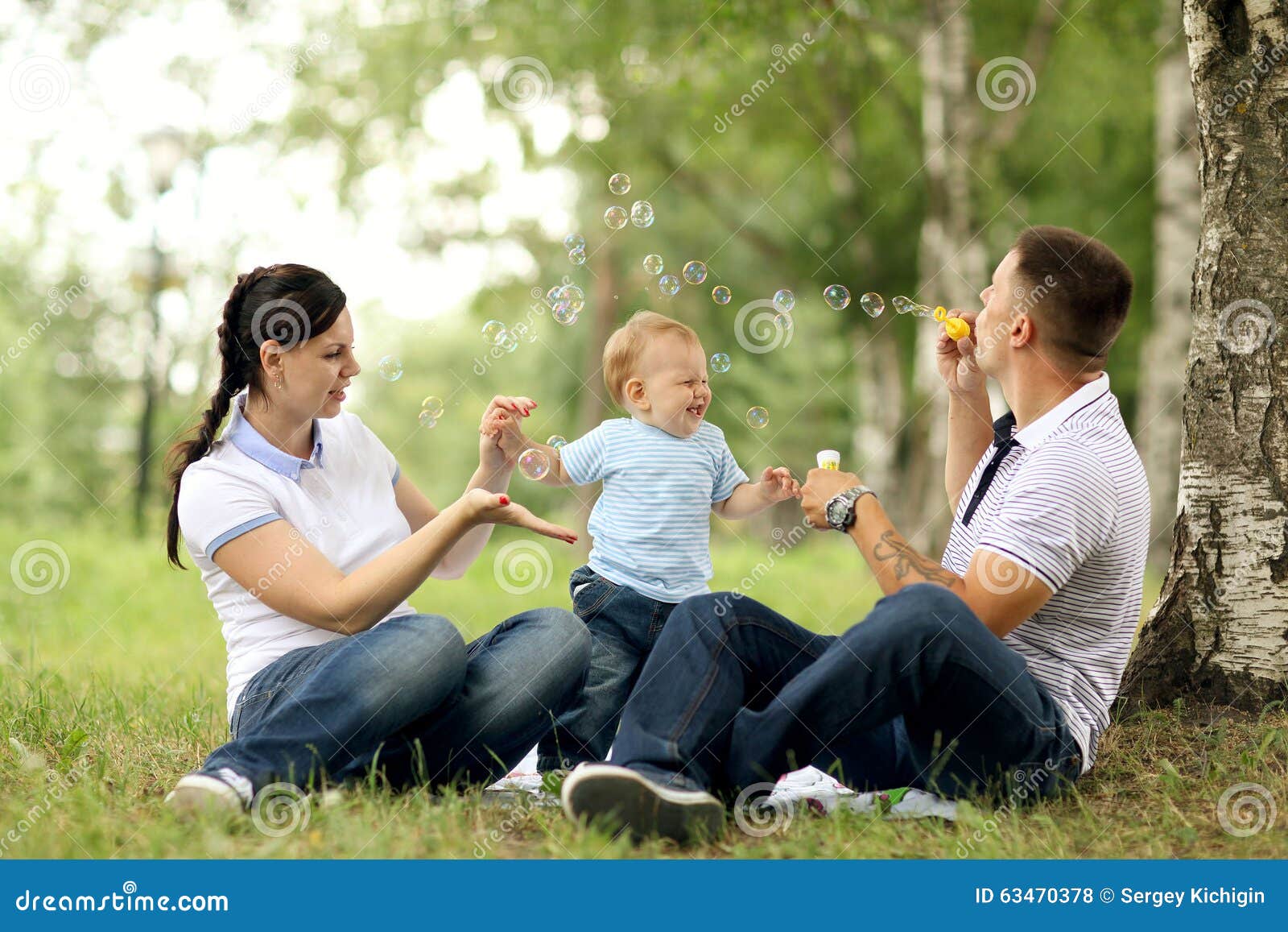 Papa Et Bebe De Maman En Parc Photo Stock Image Du Joie Papa Papa Et Bebe De Maman En Parc Photo Stock Image Du Joie Papa