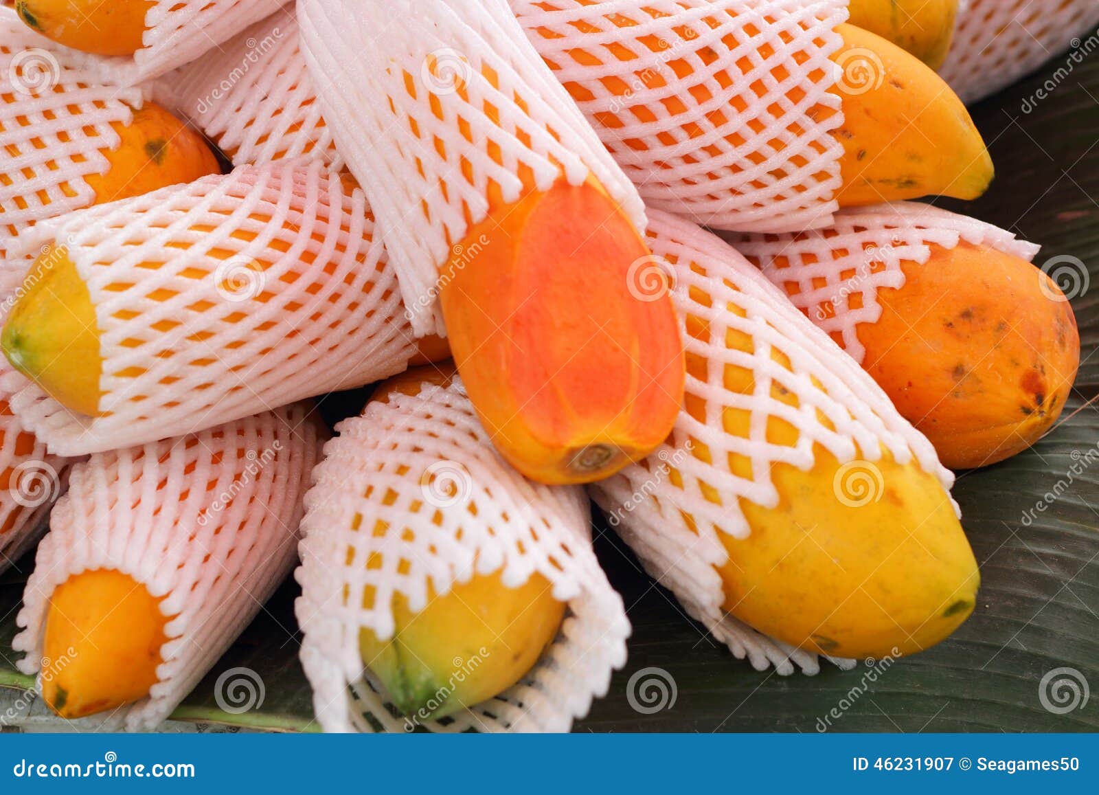 Papaya fruit in the market stock image. Image of asia 46231907