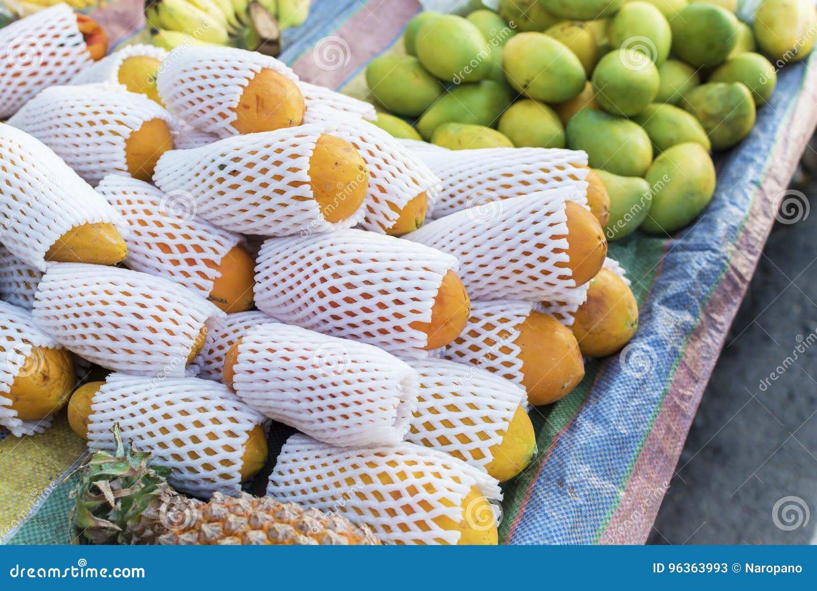 Papaya market. stock image. Image of dessert, object 96363993