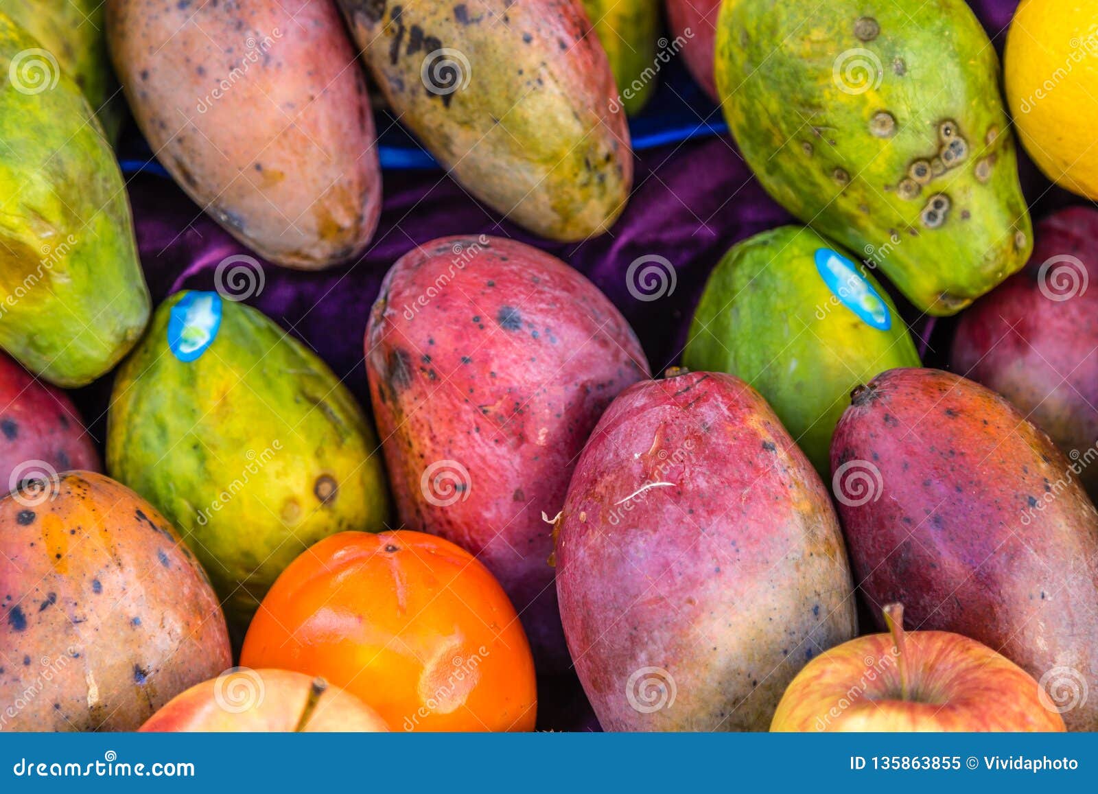Papayas imagen de archivo. Imagen de maduro, alimento 135863855