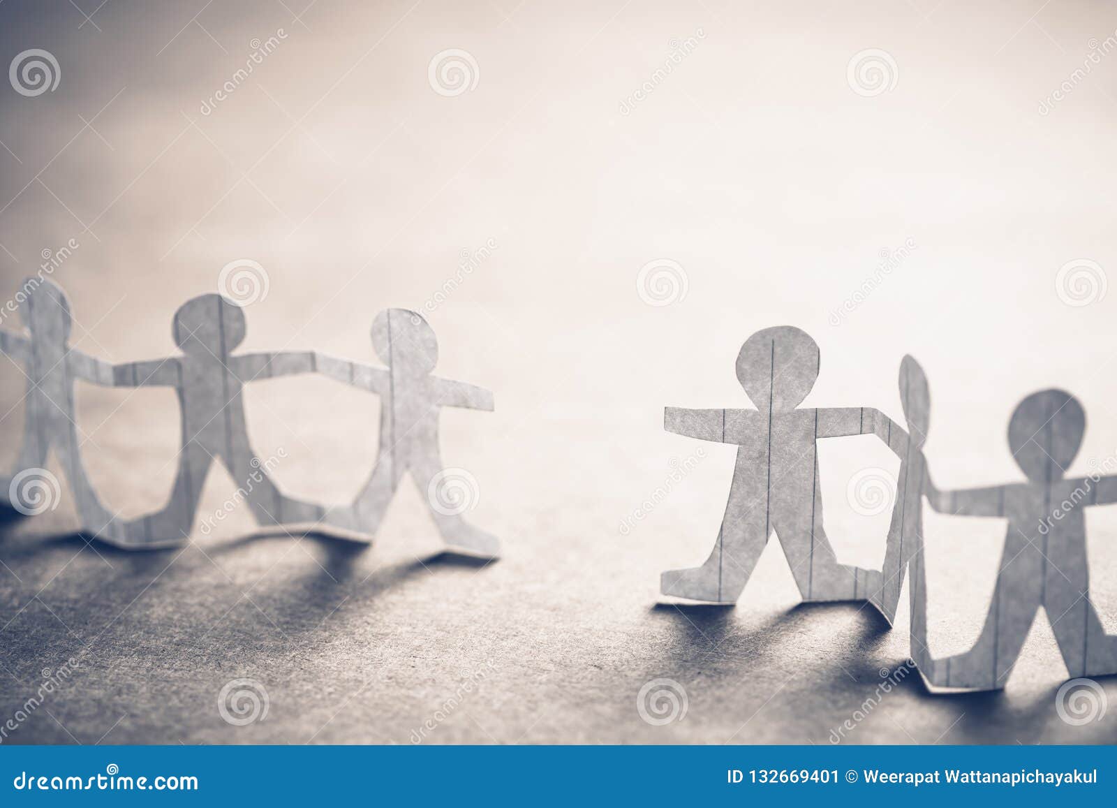 paper human chain with gap space