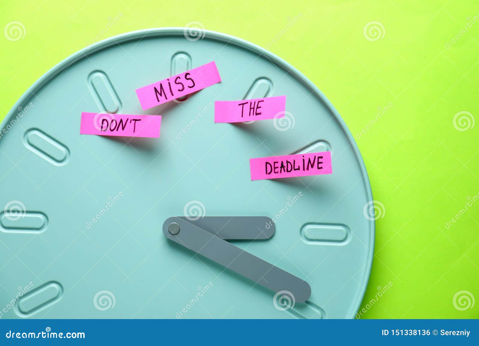 Paper Sheets with Text DON T MISS the DEADLINE on Clock Stock Photo