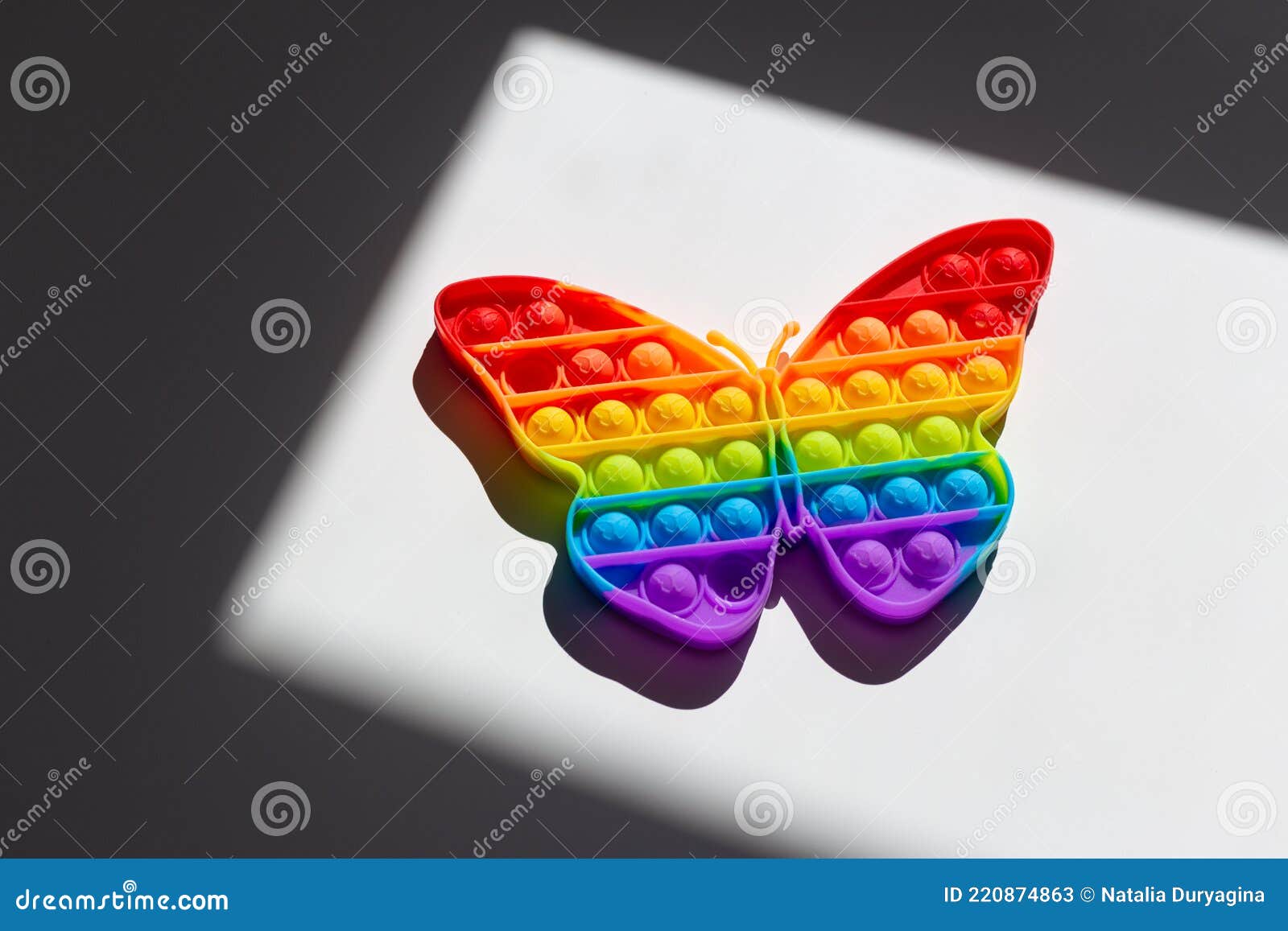 Papillon Arc-en-ciel. Concept De Symbole D'indicateur Lgbt. Jouets Pour  Enfants Pop it. Image stock - Image du liberté, spectre: 220874863