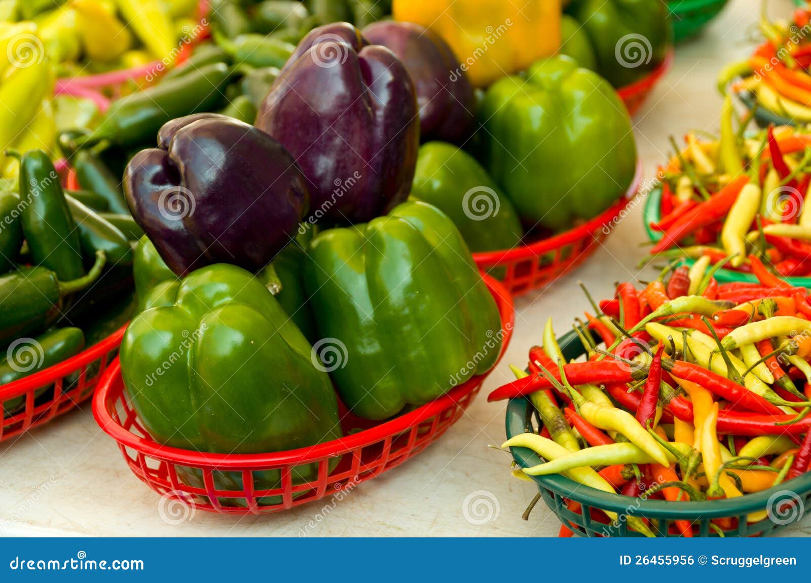 Paprikas photo stock. Image du nutrition, poivron, ingrédient 26455956