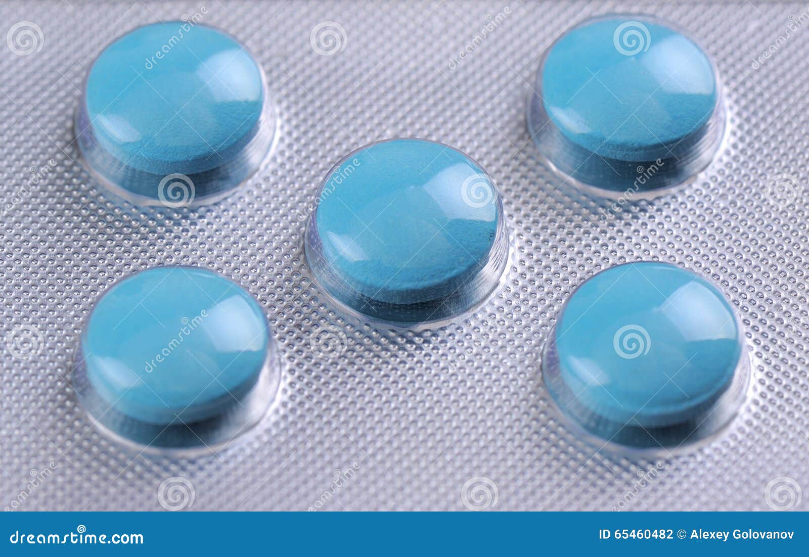 Синие таблетки от простуды. Таблетки голубого цвета. Синие круглые таблетки. Таблетки синего цвета круглые. Синие голубые таблетки.