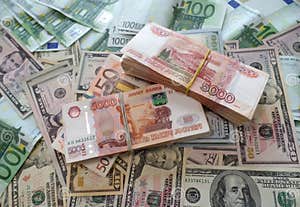 Paquets Million De Roubles Russes Avec Les Dollars Et L euro Photo 