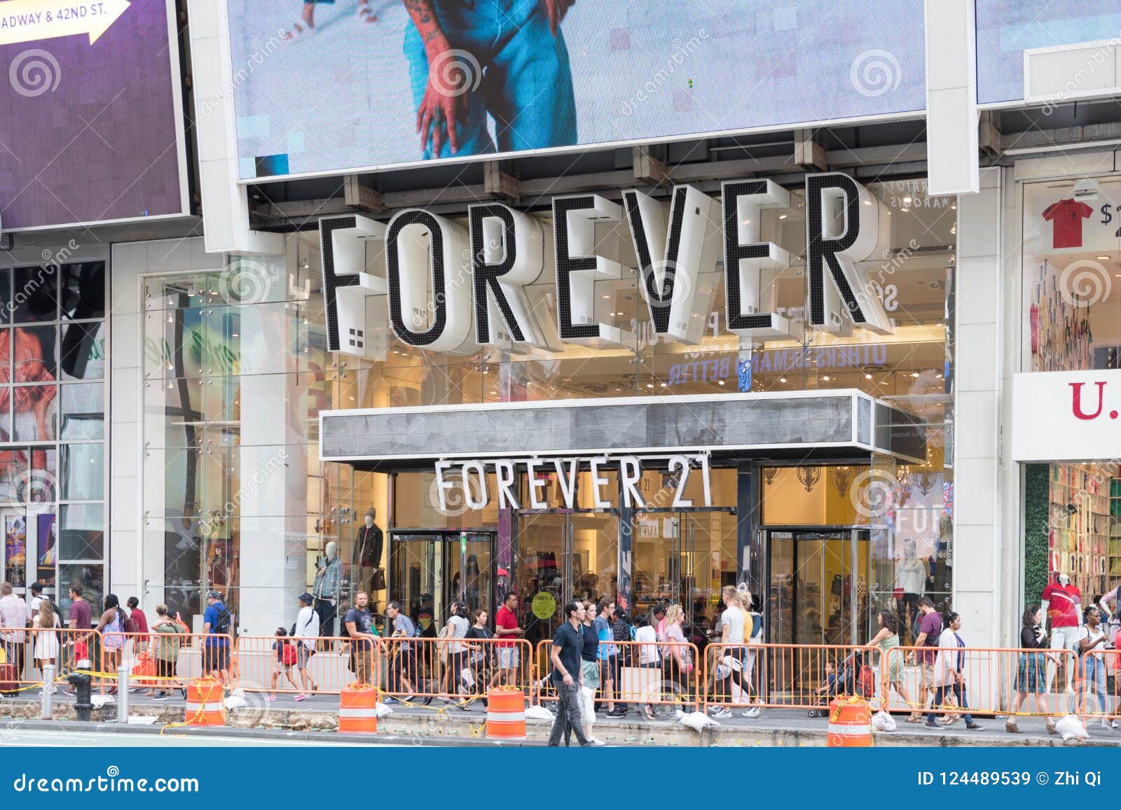 Para Siempre Tienda De 21 New York City Imagen de archivo editorial - Imagen de compra, manera: