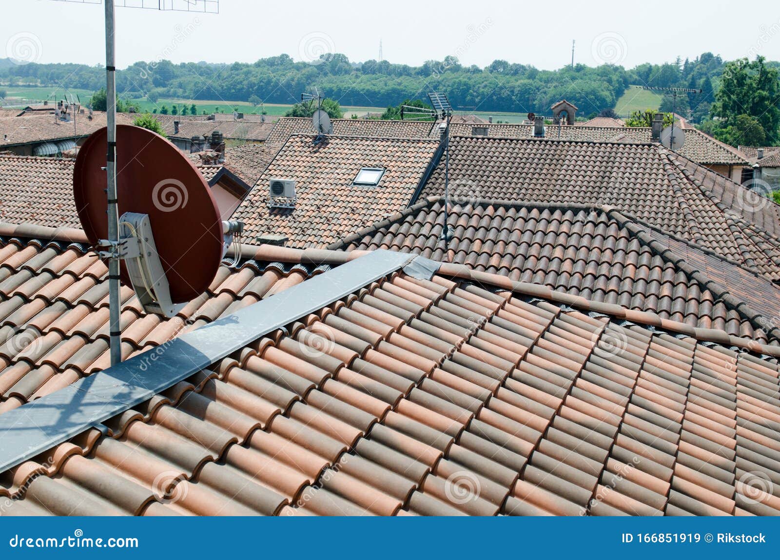 antenna with parabola, on the roofs that transmits on various frequencies.