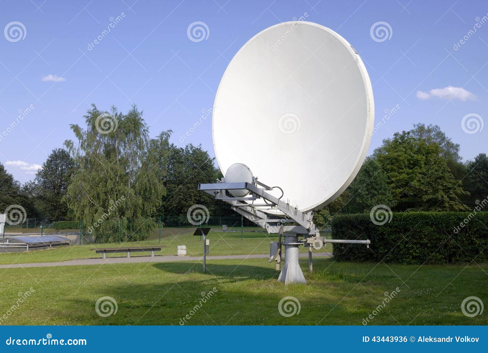 Parabolic retro antenna stock photo. Image of dish, mobile 43443936