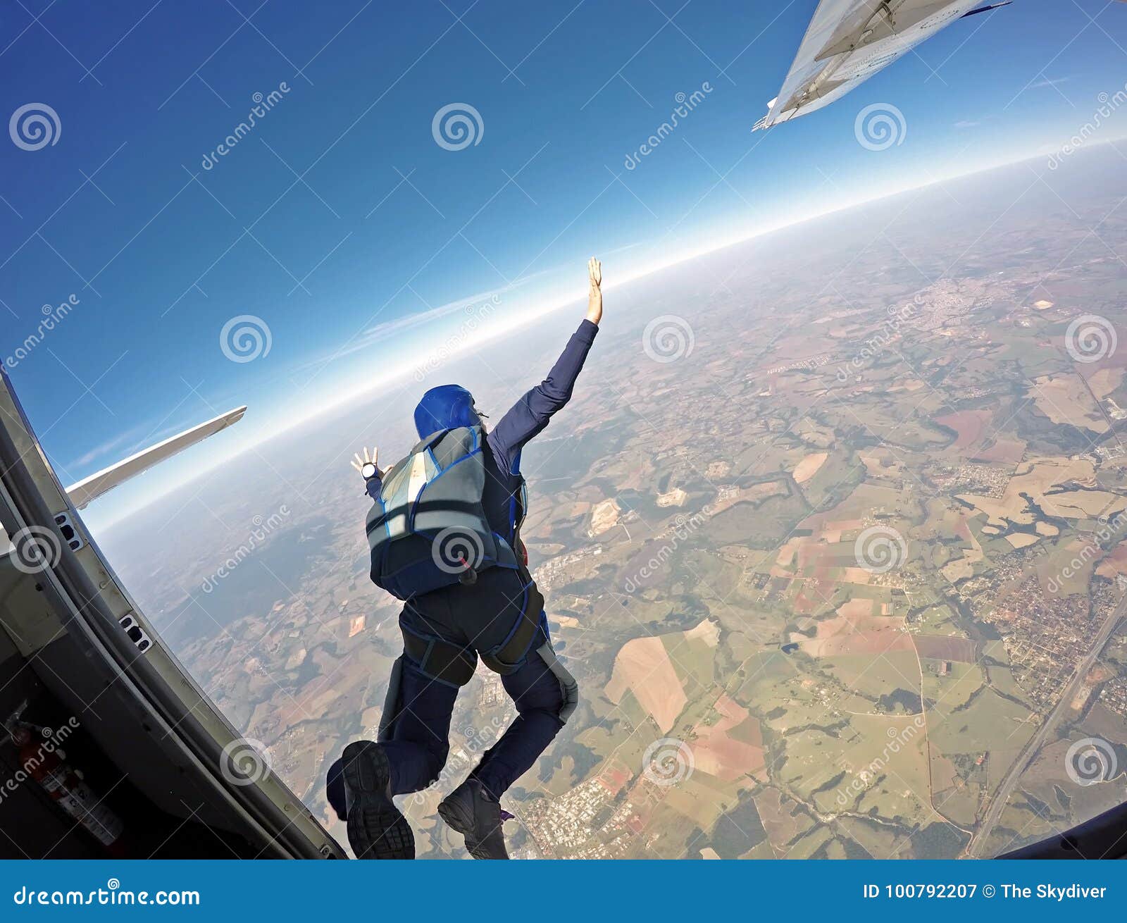 parachutist jump from the plane.