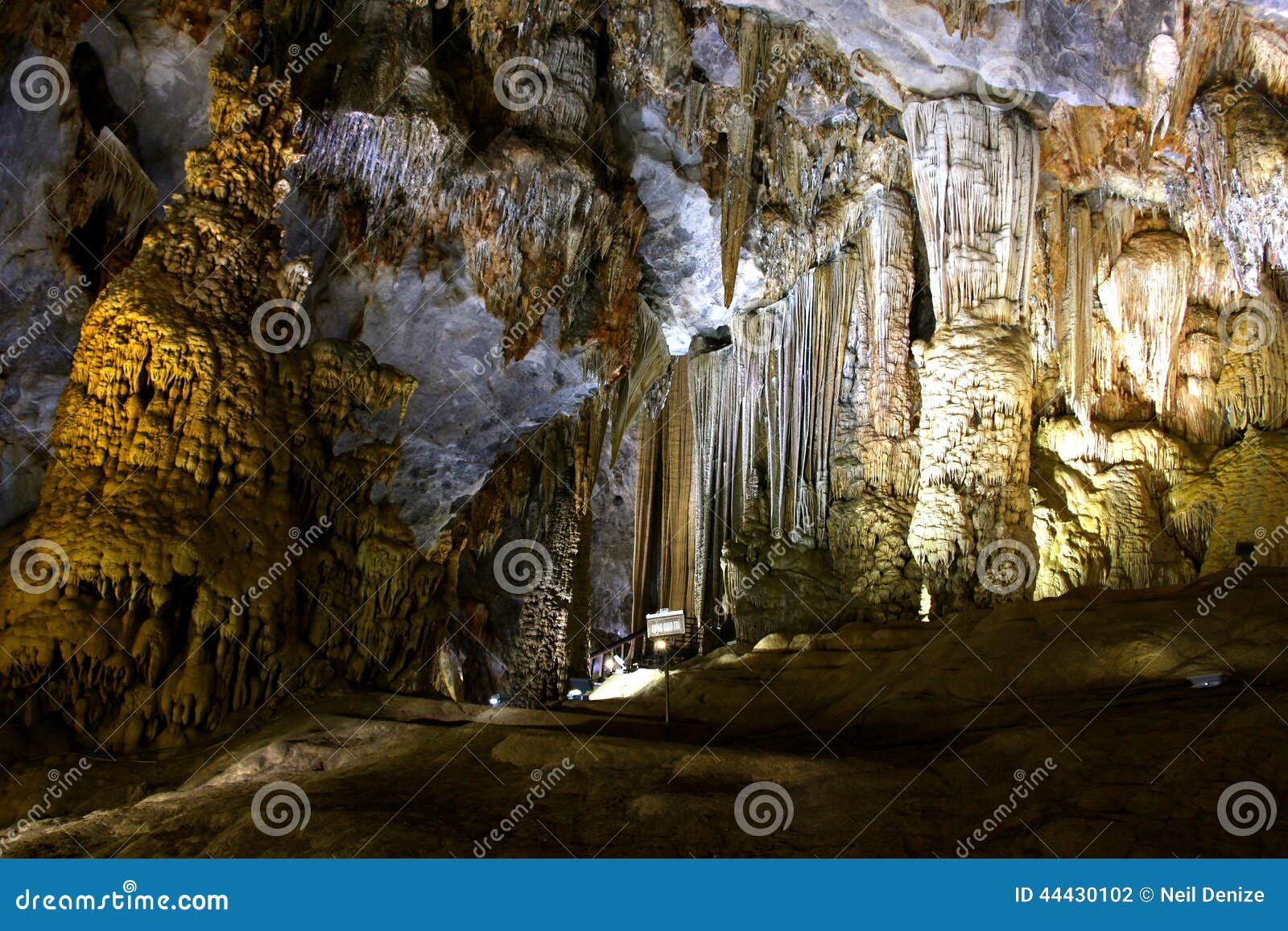 paradise cave vietnam impressive limestone formations