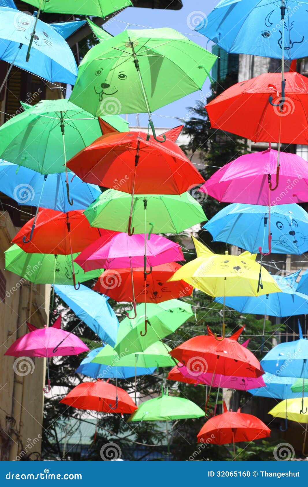 Paraguas lindos de Imagen de rojo - 32065160