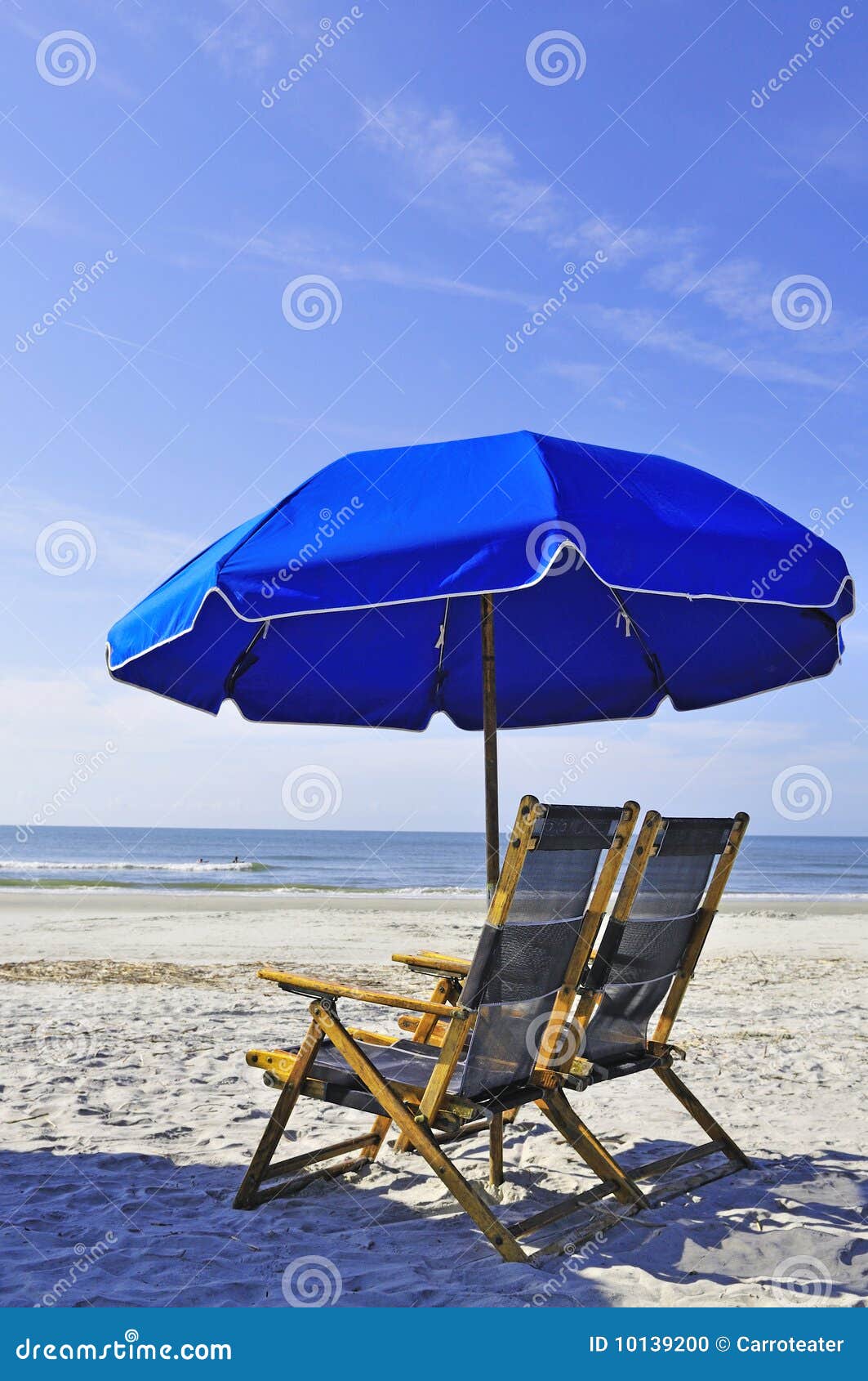 Parasol on the beach stock photo. Image of horizon, paradise 10139200