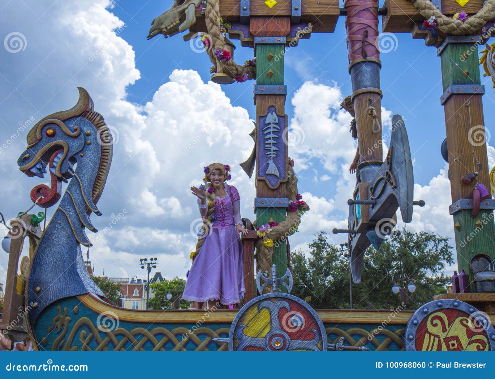 Parata Peter Pan di Orlando Florida Magic Kingdom del mondo di Disney. Peter Pan durante la parata al mondo Orlando Florida di Walt Disney