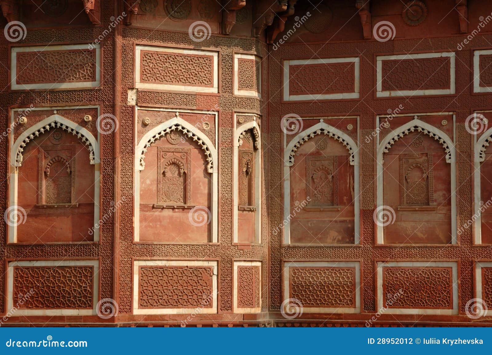 Pared adornada hermosa dentro del fuerte de Agra, herencia de la UNESCO, la India. Pared adornada hermosa dentro del fuerte de Agra, de la señal famosa y del sitio de la herencia de la UNESCO, Uttar Pradesh, la India