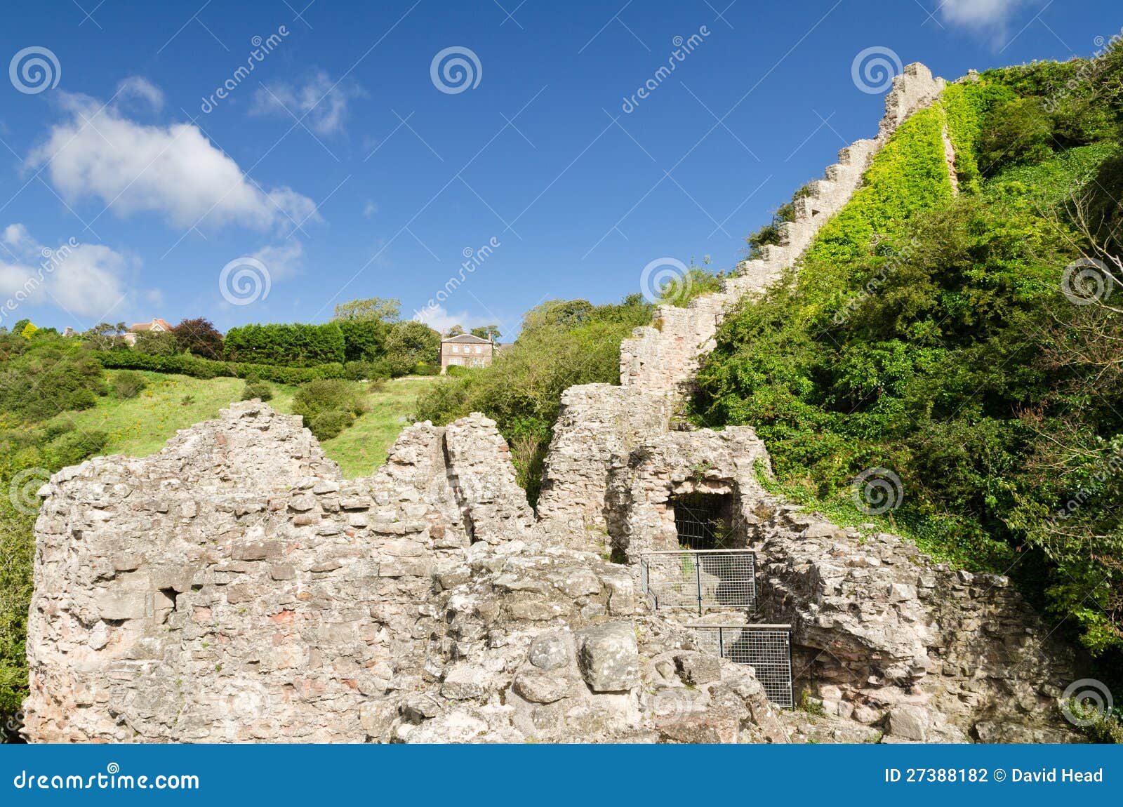 Pared blanca de Berwick. La pared defensiva que llevaba a partir del now arruinó totalmente el castillo en Berwick construyó 1296 también conocidos como escaleras de vértigo