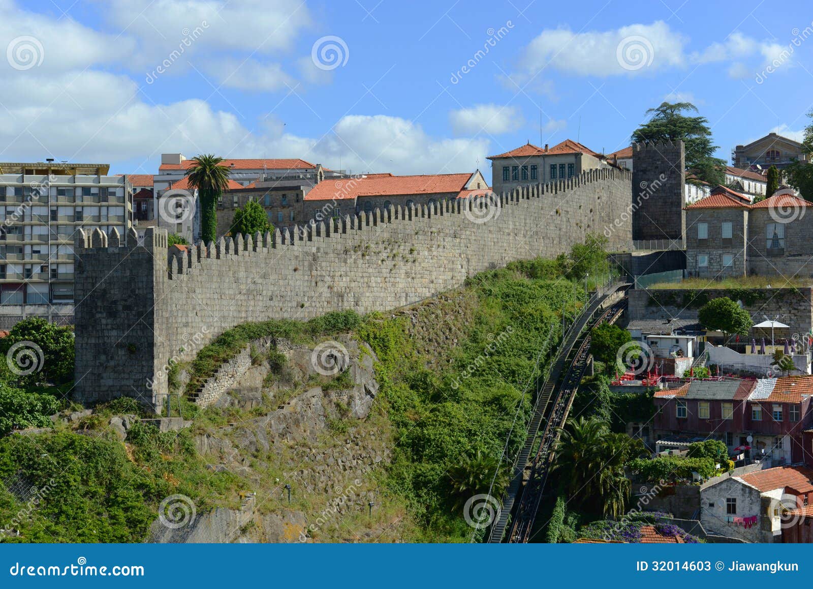 Parede De Fernandina, Porto, Portugal Imagem de Stock - Imagem de vista,  cityscape: 32014603