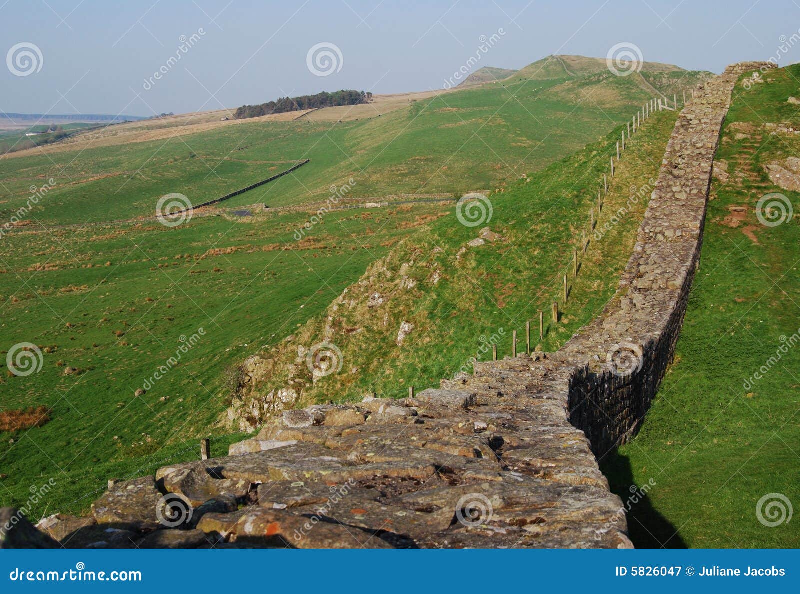 Parede de Hadrian. Uma peça da parede do Hadrian antigo em Inglaterra do norte